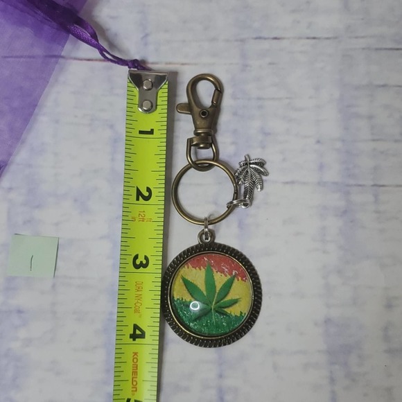 Handmade Leaf Keychain - Picture 2 of 5